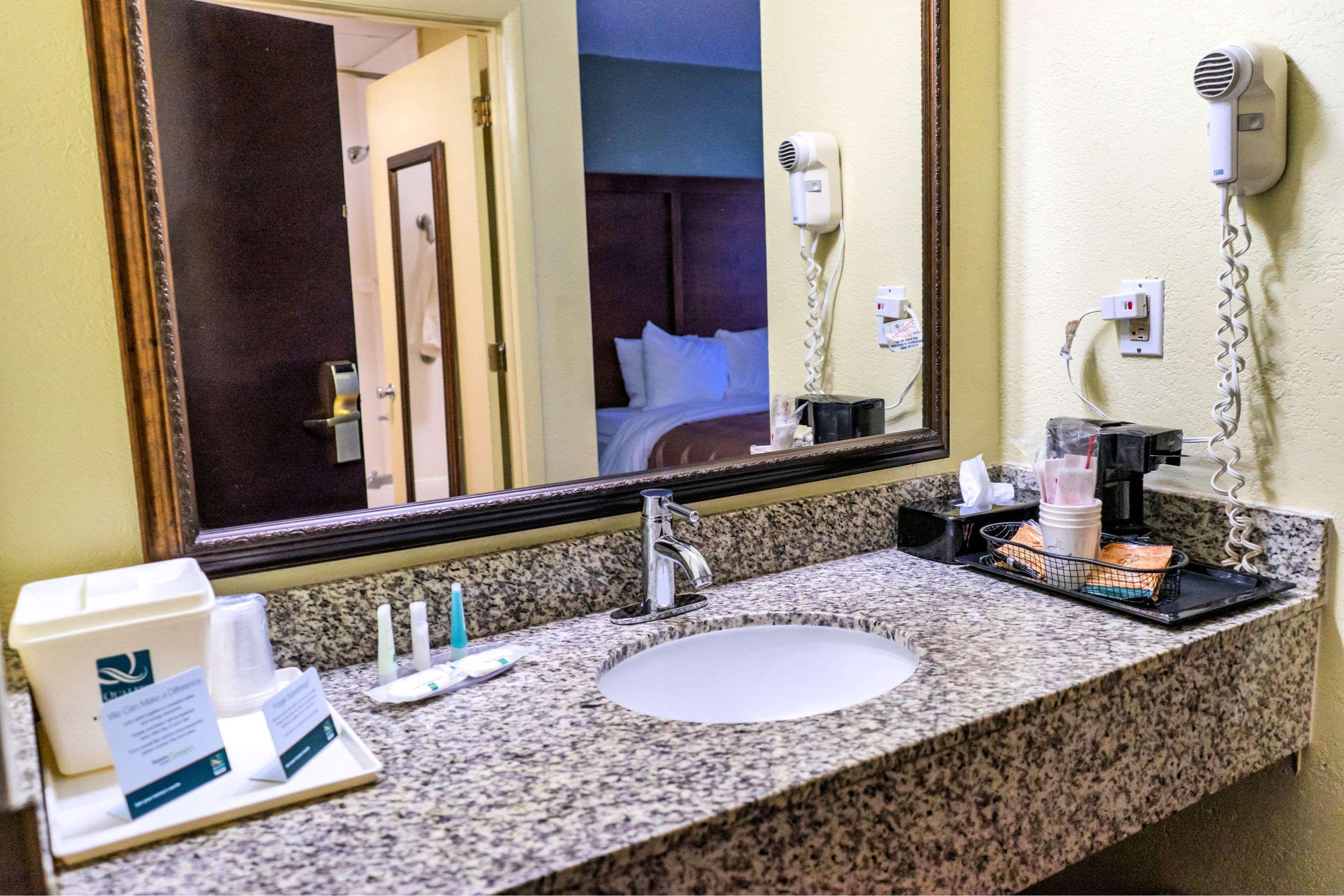 Quality Inn Whiteville North Exterior foto
